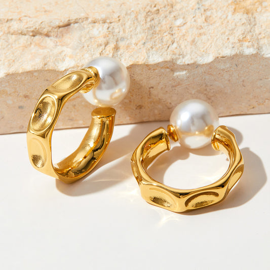 C-shaped textured pearl earrings