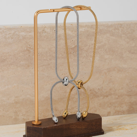 Adjustable pull bracelet