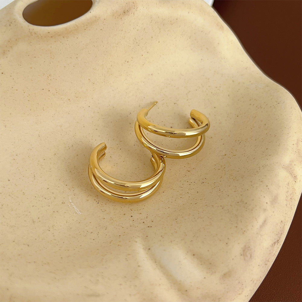Double C letter geometric stud earrings