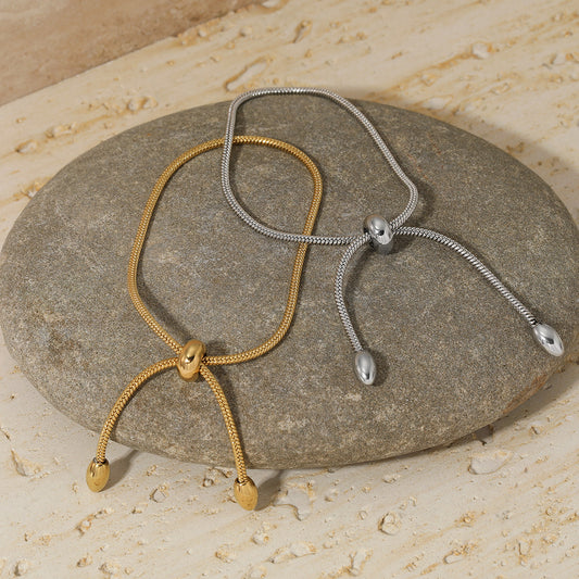 Adjustable pull bracelet