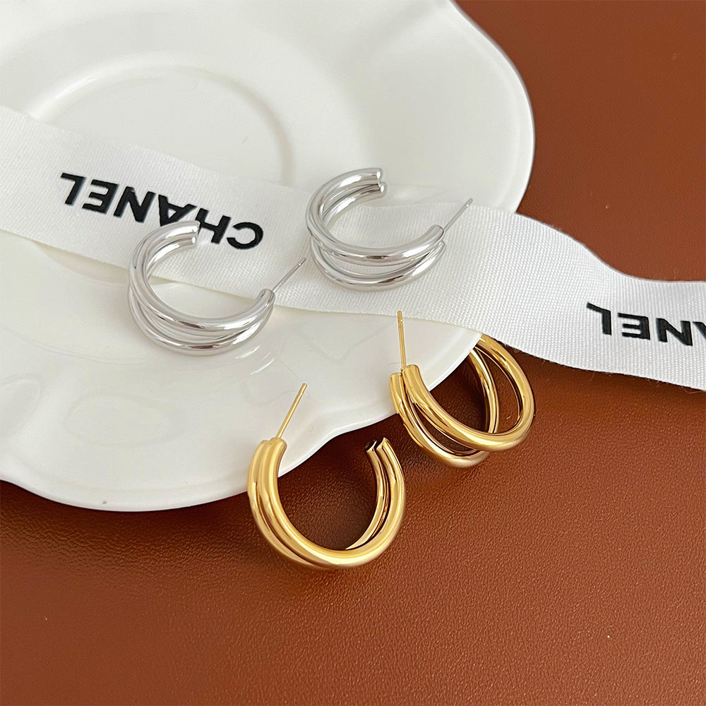 Double C letter geometric stud earrings
