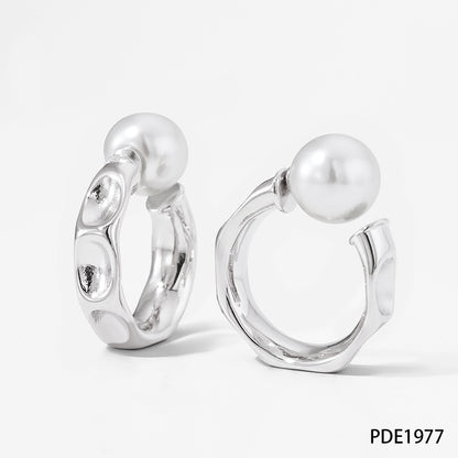 C-shaped textured pearl earrings