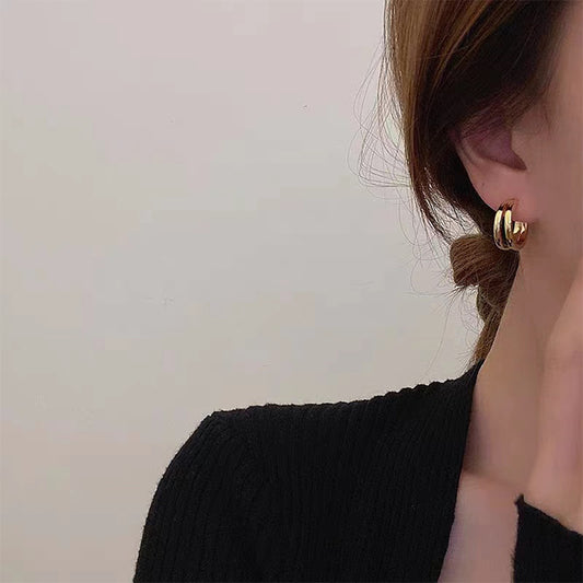 Double C letter geometric stud earrings