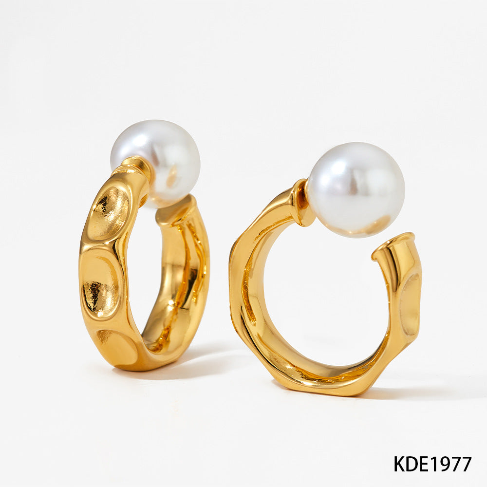 C-shaped textured pearl earrings
